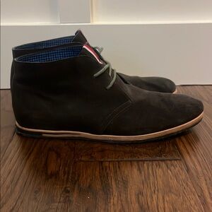 Ben Sherman Dark Brown Chukka Boots with Suede Upper and Minimalist Design